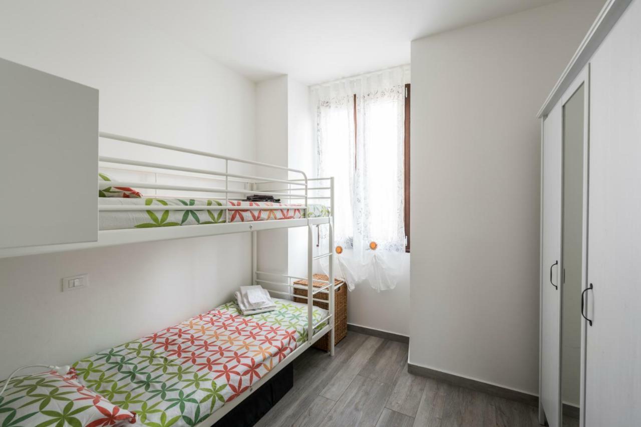 Appartamento Balkissa San Felice del Benaco Exteriör bild
